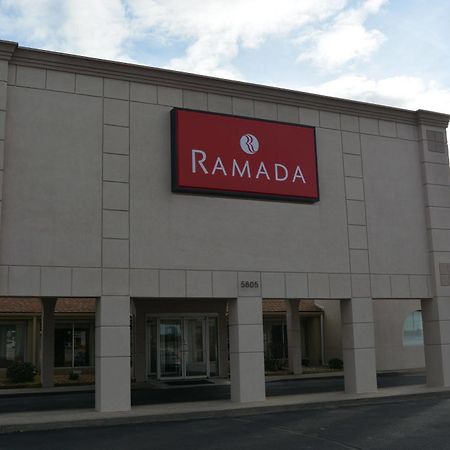 Ramada By Wyndham Wichita Airport Hotel Exterior foto