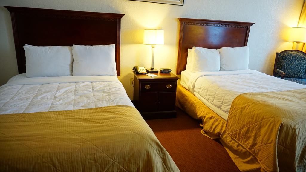 Ramada By Wyndham Wichita Airport Hotel Cameră foto