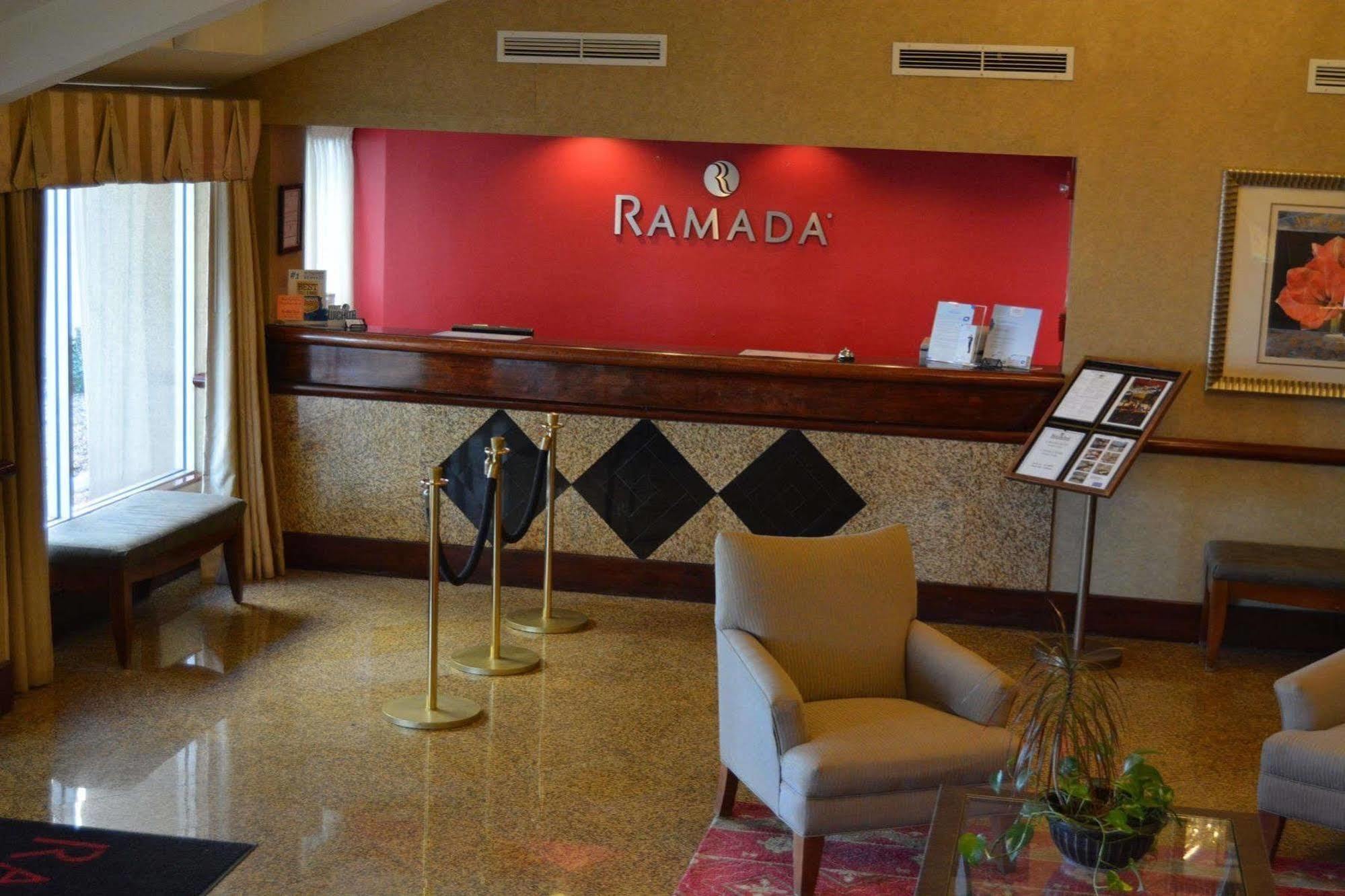 Ramada By Wyndham Wichita Airport Hotel Exterior foto